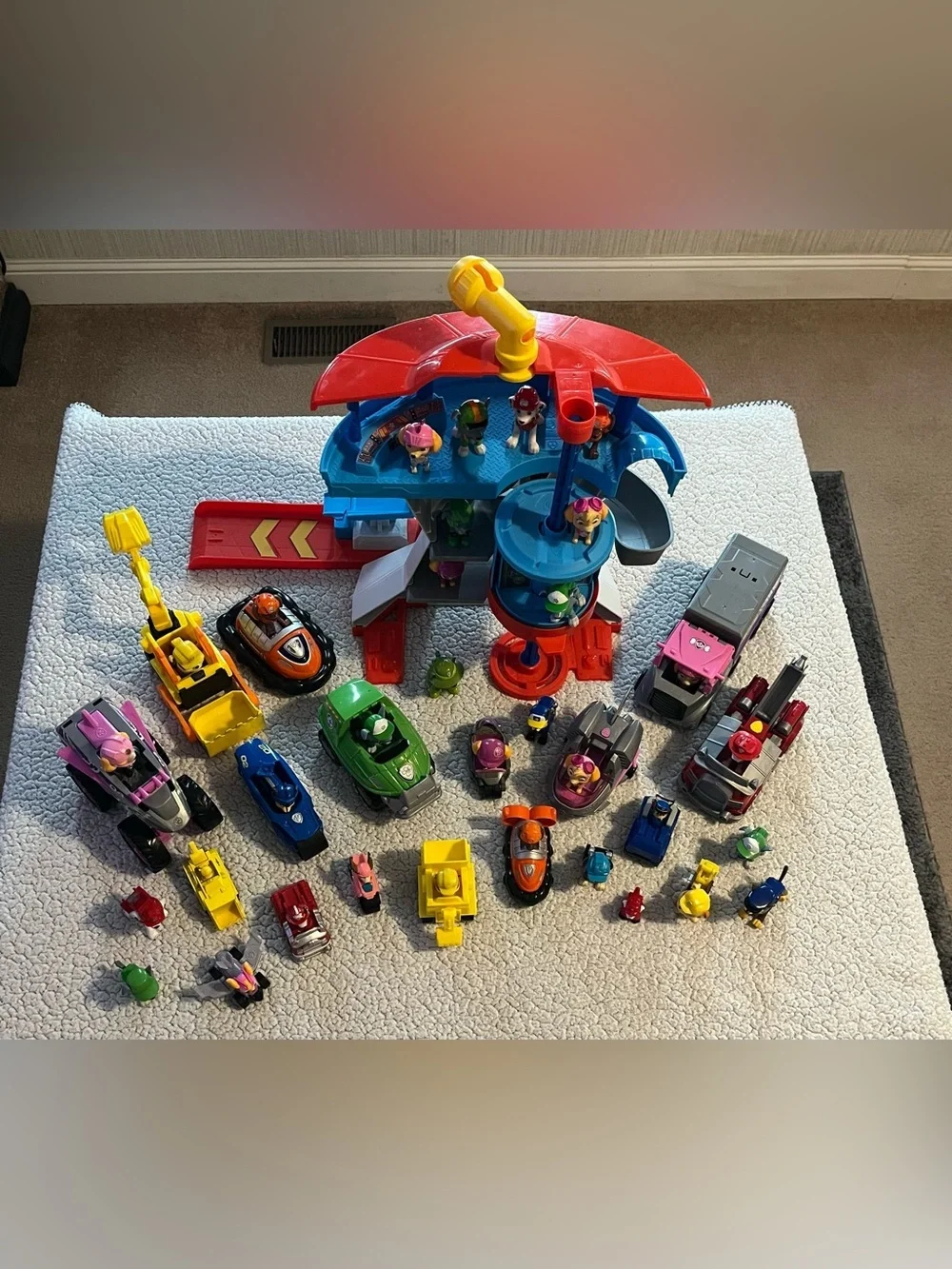 Paw Patrol Lookout Playset with Vehicles and Figures